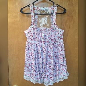 LAST CHANCE ‼️ Floral Button Tank